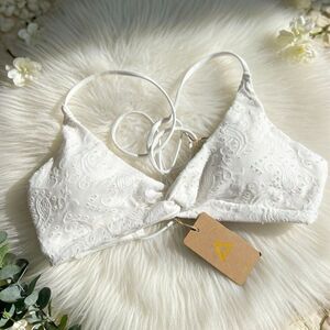 Berlook Women’s Size Large Bikini Top Jacquard Paisley White